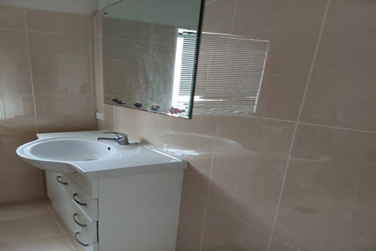 Photo of property in 9 Mcwhirters Farm Lane, Massey, Auckland, 0614