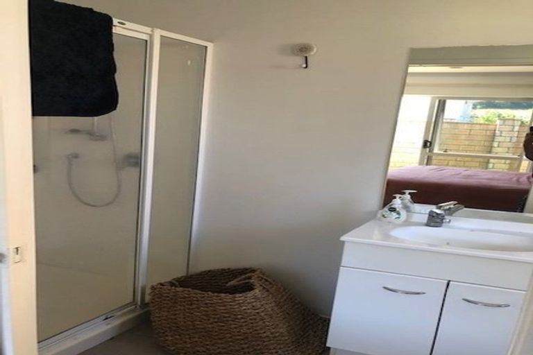 Photo of property in 2/100 Millers Road, Brookfield, Tauranga, 3110