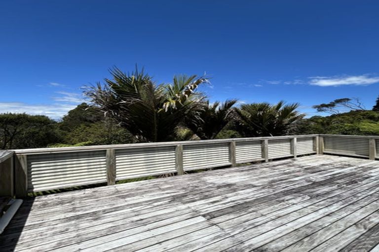 Photo of property in 58 Rauhuia Crescent, Parau, Auckland, 0604