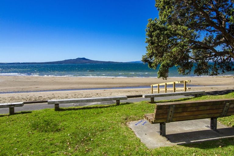 Photo of property in 1/9 The Esplanade, Castor Bay, Auckland, 0620