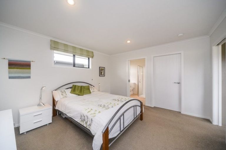 Photo of property in 15 Lorenzo Place, Kelvin Grove, Palmerston North, 4414