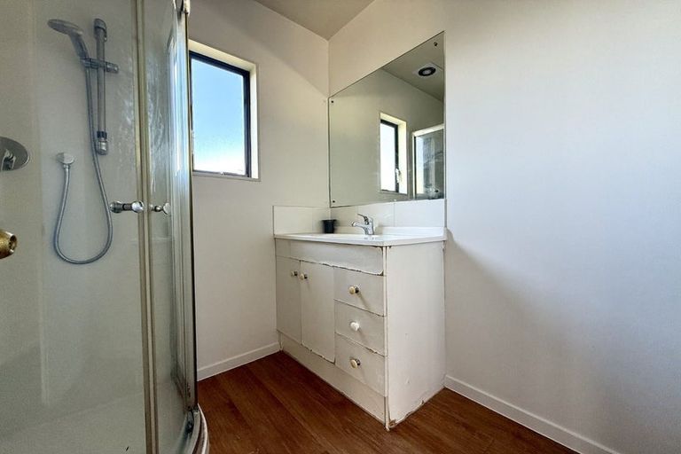 Photo of property in 11 Loughanure Place, Massey, Auckland, 0614