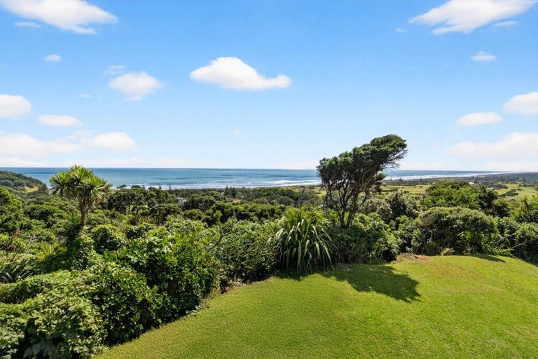 Photo of property in 72 Domain Crescent, Muriwai, 0881