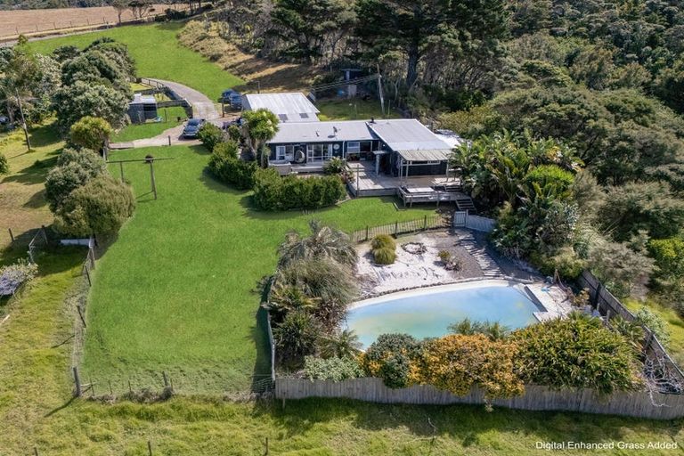 Photo of property in 2856 South Head Road, South Head, Helensville, 0874