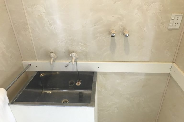 Photo of property in 3 Shepherds Road, Papakura, 2110