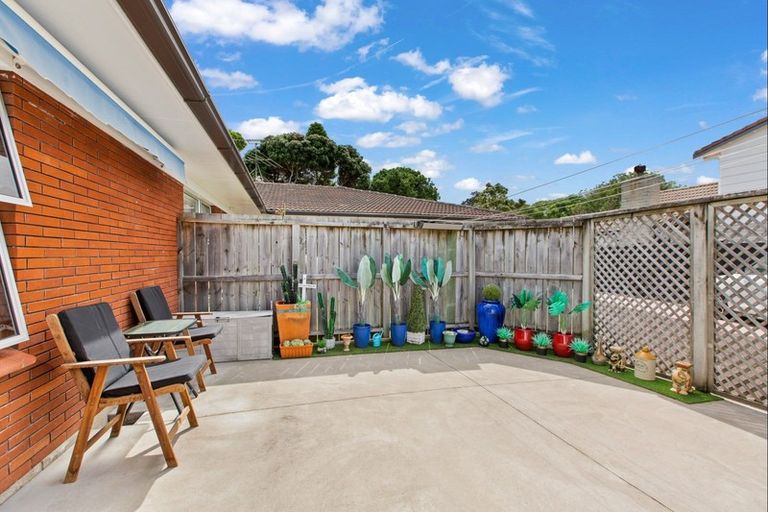 Photo of property in 20 Edgewater Grove, Orewa, 0931