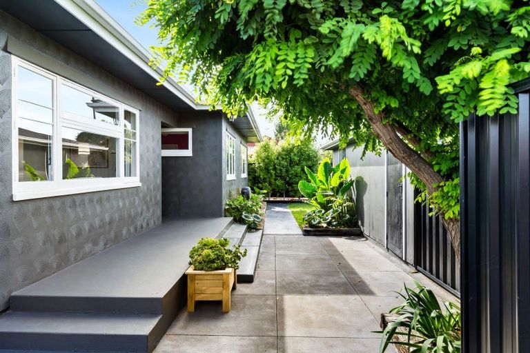 Photo of property in 15 Puketapu Road, Taradale, Napier, 4112