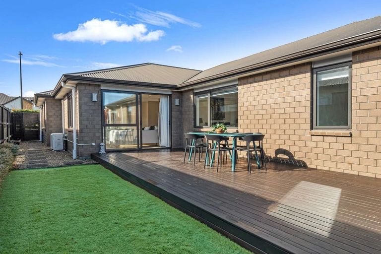 Photo of property in 8 Pakaraka Drive, Papakura, 2110