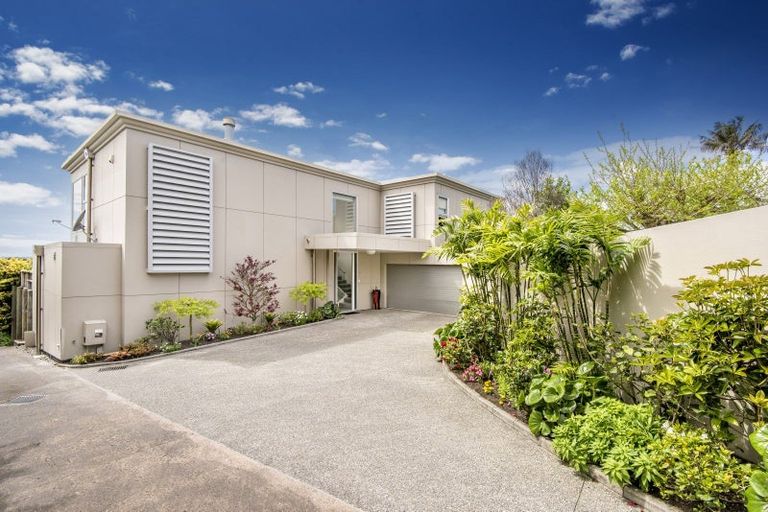 Photo of property in 1/40 Seacliffe Avenue, Belmont, Auckland, 0622