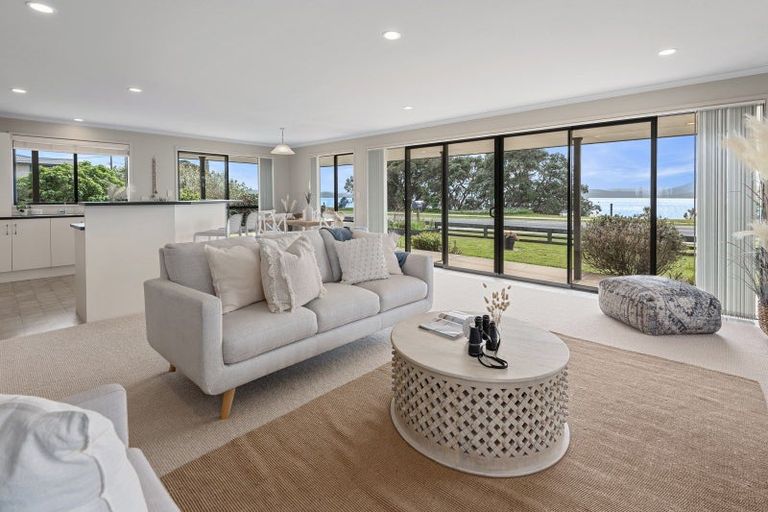 Photo of property in 209a One Tree Point Road, One Tree Point, 0118