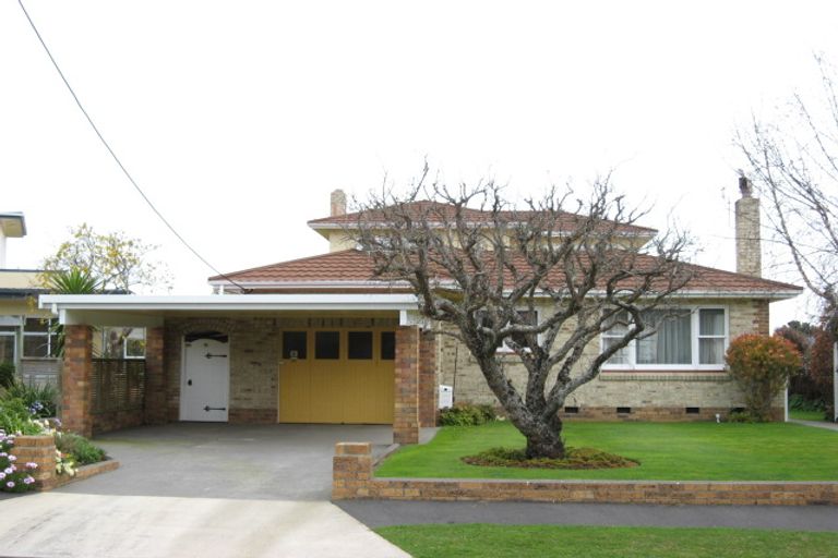 Photo of property in 8 Strandon Place, Strandon, New Plymouth, 4312