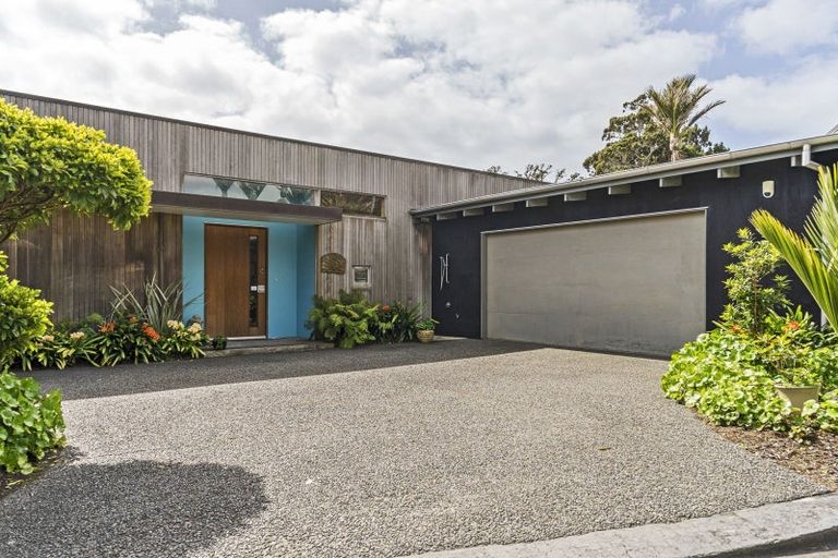 Photo of property in 13 Shearer Drive, Oakura, 4314