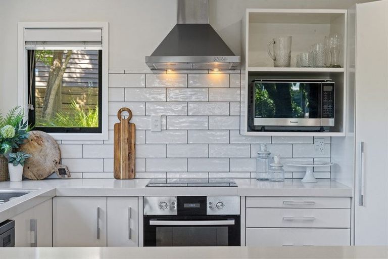 Photo of property in 1/12 Philson Terrace, Browns Bay, Auckland, 0630