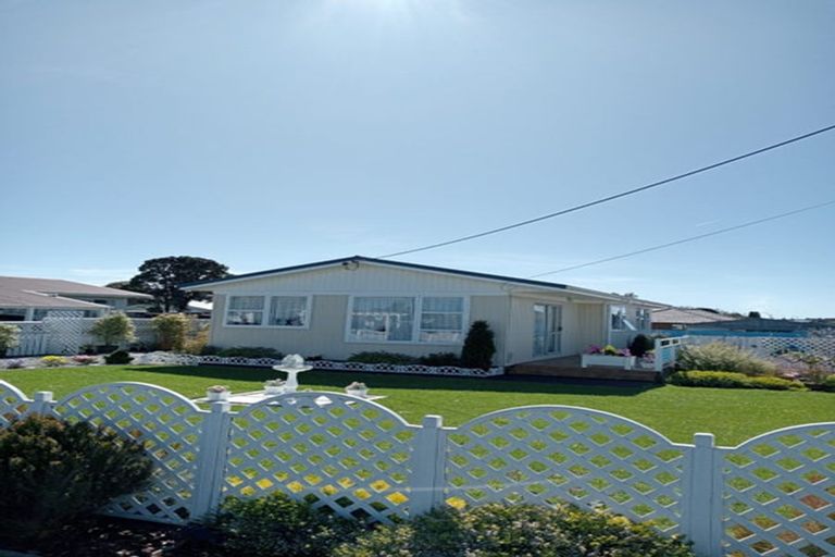 Photo of property in 11 Iredale Road, Hawera, 4610