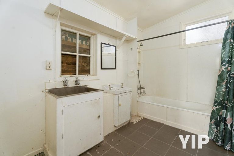 Photo of property in 190 Newlands Road, Newlands, Wellington, 6037