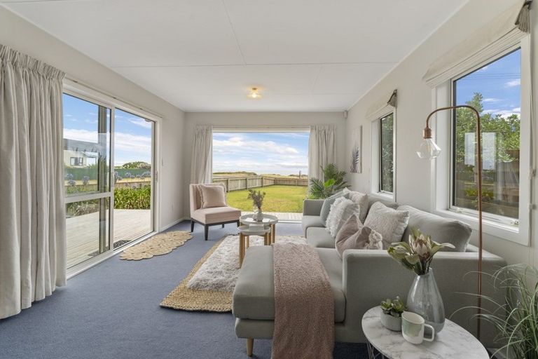Photo of property in 2 Karaka Street, Otaki Beach, Otaki, 5512