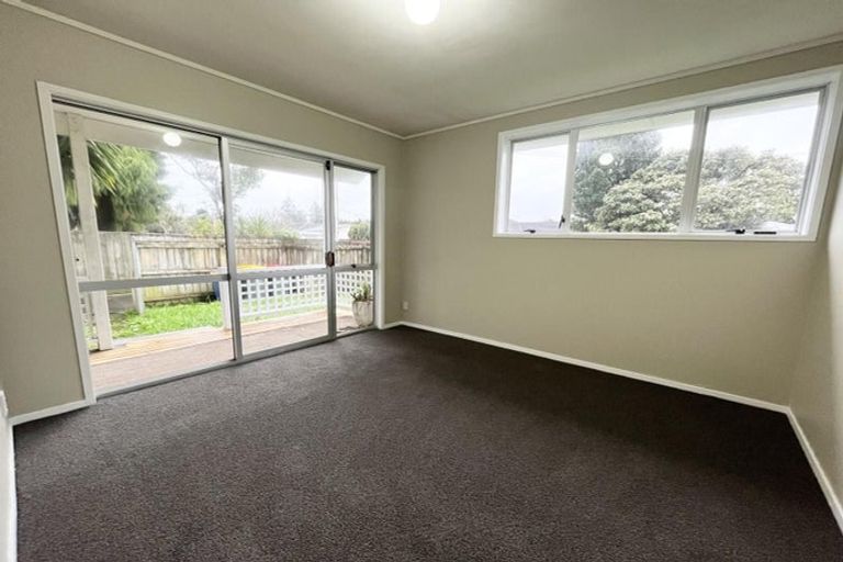 Photo of property in 42 Cobham Crescent, Kelston, Auckland, 0602