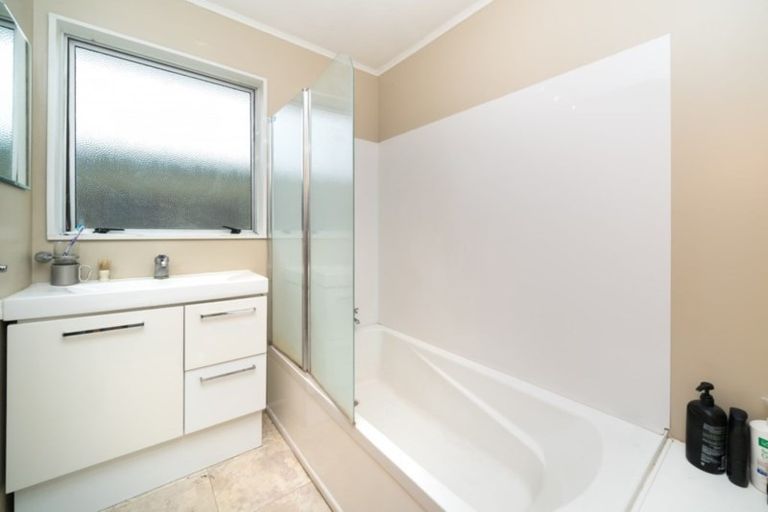 Photo of property in 2 Suzanne Grove, Kelvin Grove, Palmerston North, 4414