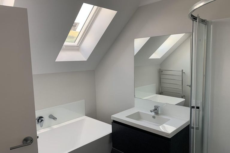 Photo of property in 91c Whites Line East, Waiwhetu, Lower Hutt, 5010