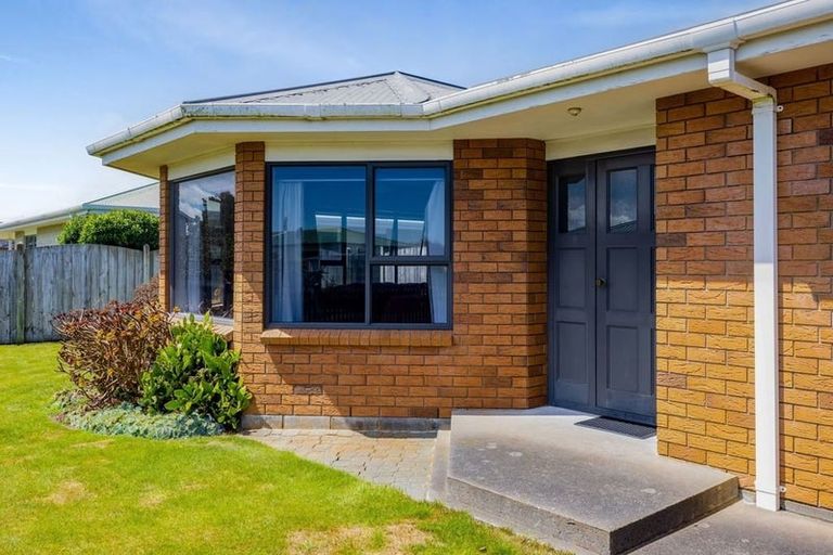Photo of property in 18 Beech Place, Hawera, 4610