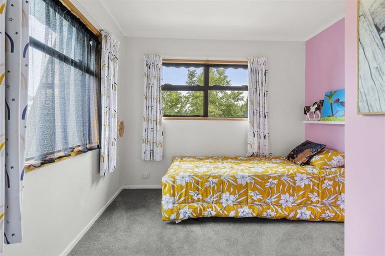 Photo of property in 1/9 Gloria Avenue, Te Atatu Peninsula, Auckland, 0610