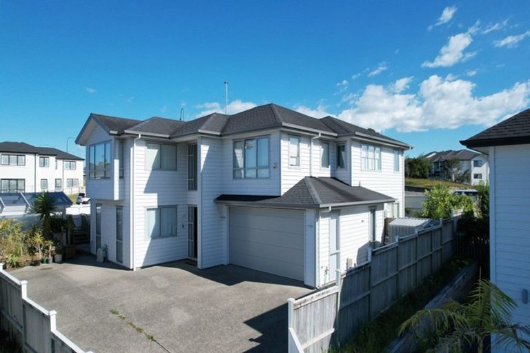 Photo of property in 109 Medallion Drive, Oteha, Auckland, 0632