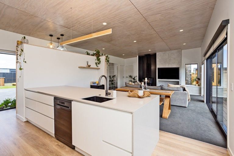 Photo of property in 22 Glenda Place, Seaward Bush, Invercargill, 9812