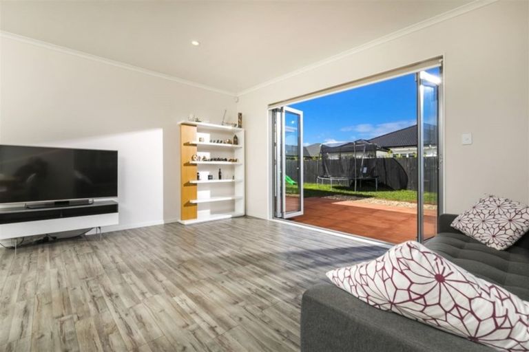 Photo of property in 15 Fruitlands Road, Kumeu, 0810