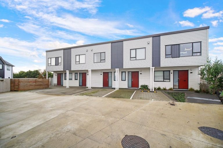 Photo of property in 12d Shamrock Lane, Te Atatu Peninsula, Auckland, 0610