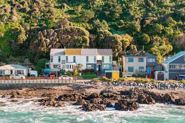 Photo of property in 2/104 Owhiro Bay Parade, Owhiro Bay, Wellington, 6023