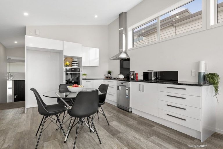 Photo of property in 86a Thurleigh Grove, Karori, Wellington, 6012