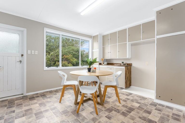 Photo of property in 15 Kapiti Crescent, Titahi Bay, Porirua, 5022