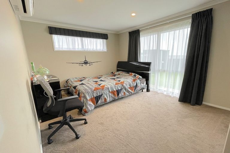 Photo of property in 29 Margaret Shields Avenue, Aotea, Porirua, 5024