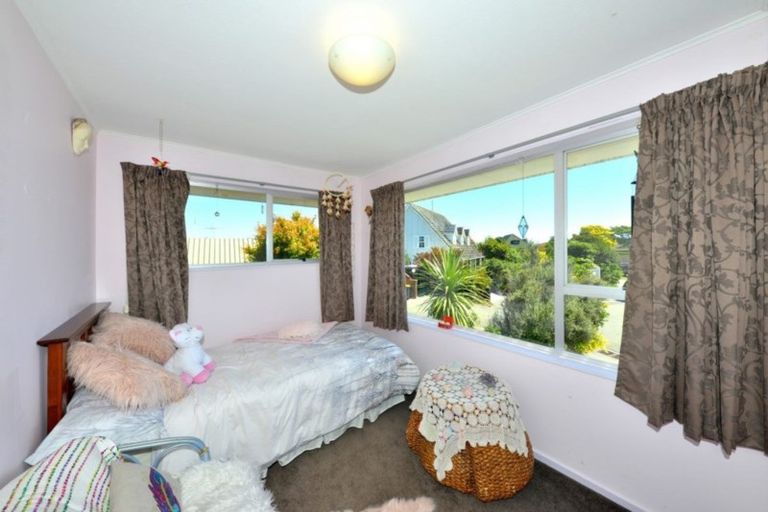 Photo of property in 20 Woodstock Place, Russley, Christchurch, 8042