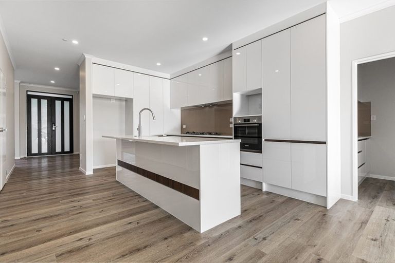 Photo of property in 16 Captain Rings Drive, Papakura, 2110