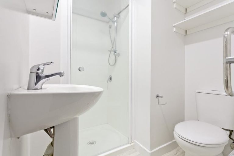 Photo of property in Harvard On Hobson Apartments, 9e/147 Hobson Street, Auckland Central, Auckland, 1010