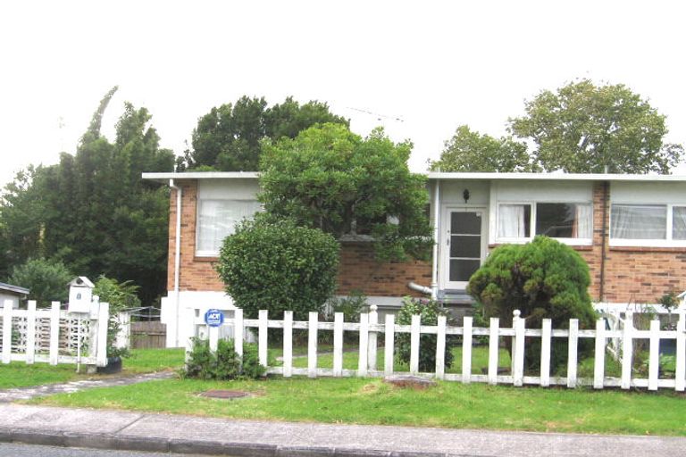 Photo of property in 2/24 Dawnhaven Drive, Te Atatu Peninsula, Auckland, 0610