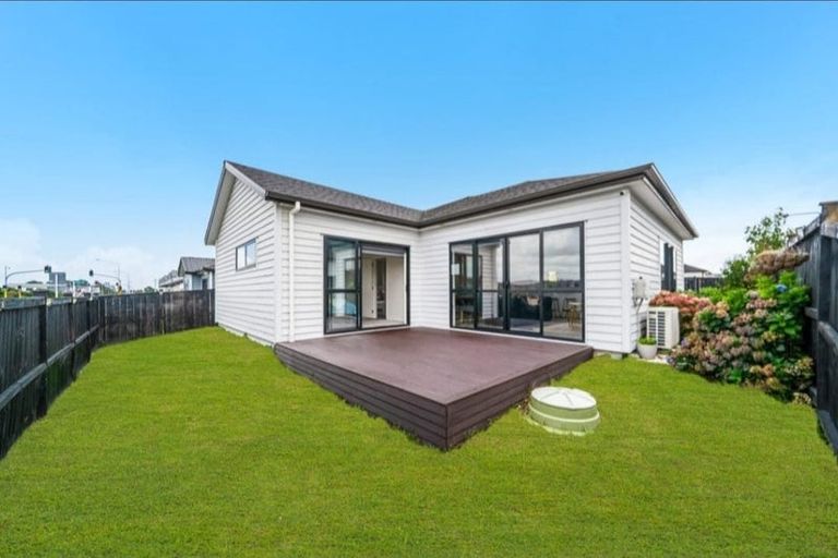 Photo of property in 6 Kakabeak Way, Takanini, 2110