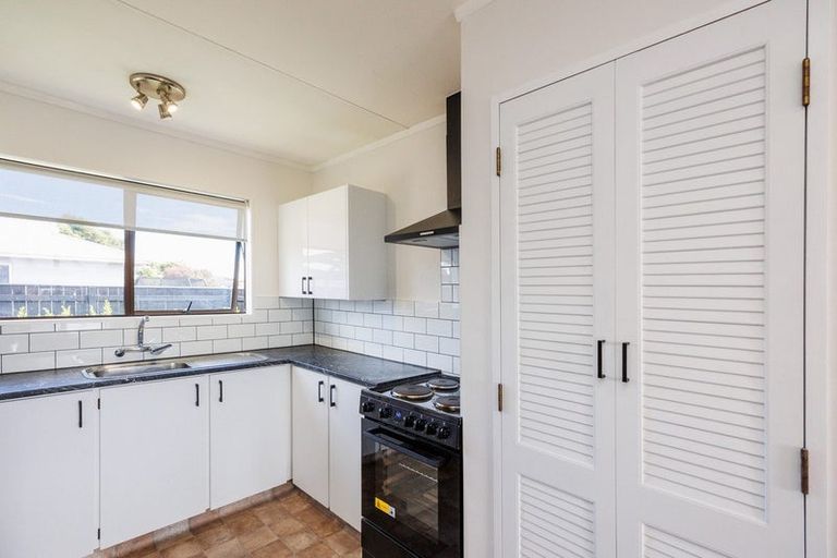 Photo of property in 35 Acacia Street, Kelvin Grove, Palmerston North, 4414