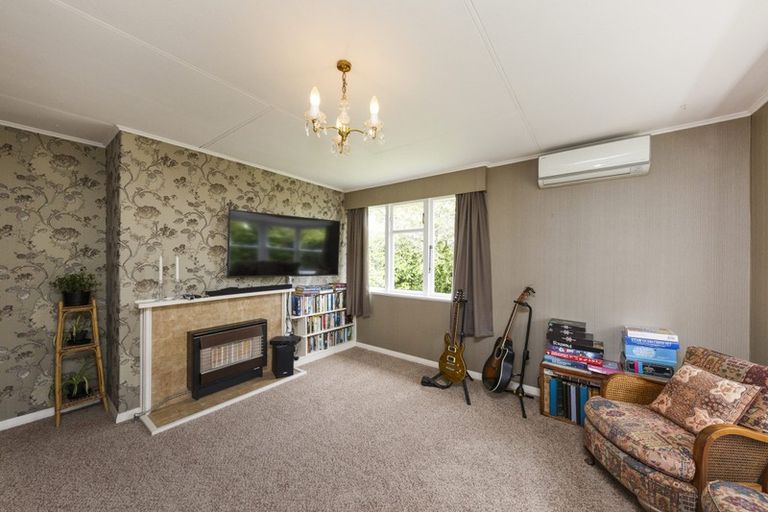 Photo of property in 8 Montrose Place, Takaro, Palmerston North, 4412