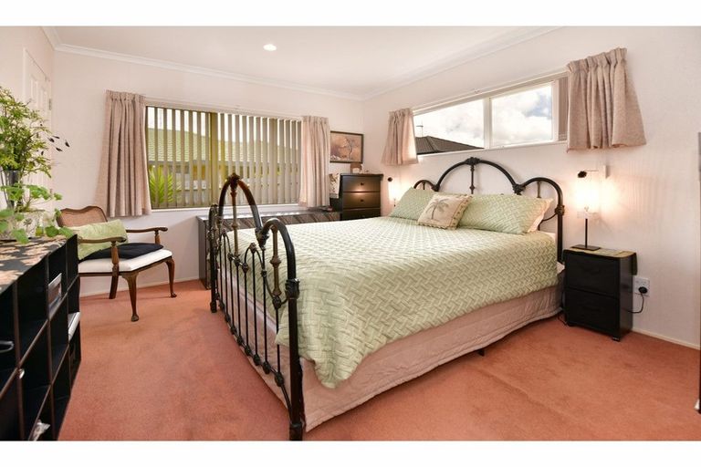 Photo of property in 15 Kath Hopper Drive, Orewa, 0931