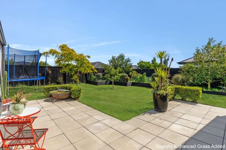 Photo of property in 17 Churchill Drive, Rangiora, 7400