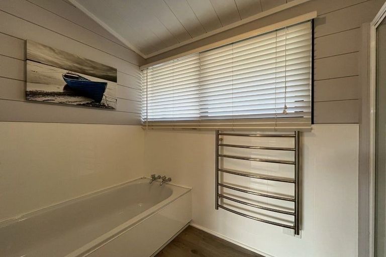 Photo of property in 112 Heta Road, Highlands Park, New Plymouth, 4312