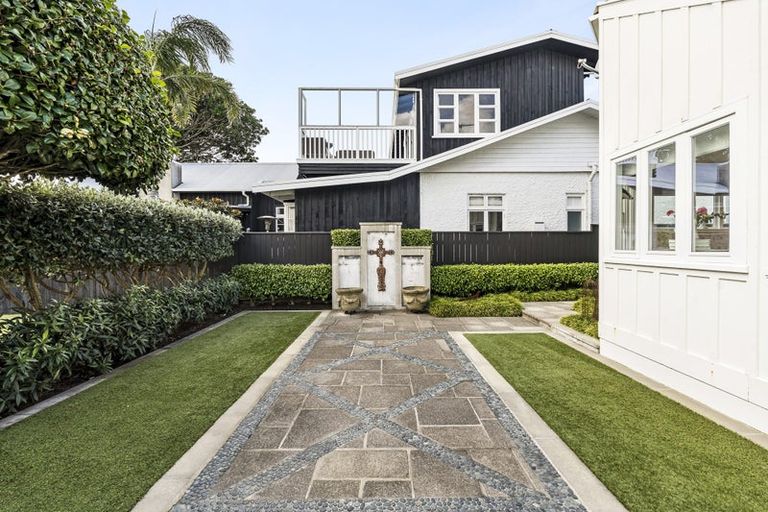 Photo of property in 89 Pendarves Street, New Plymouth, 4310