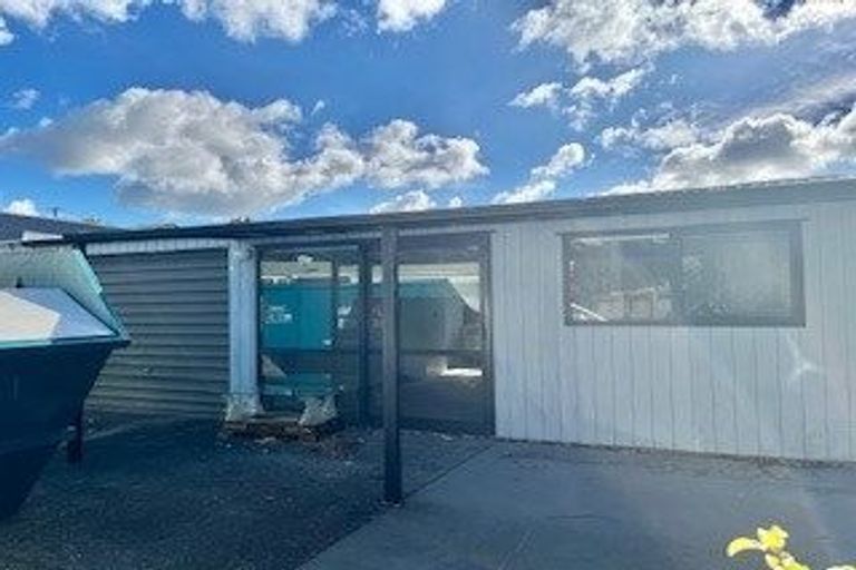 Photo of property in 92 Harrington Road, Henderson, Auckland, 0610