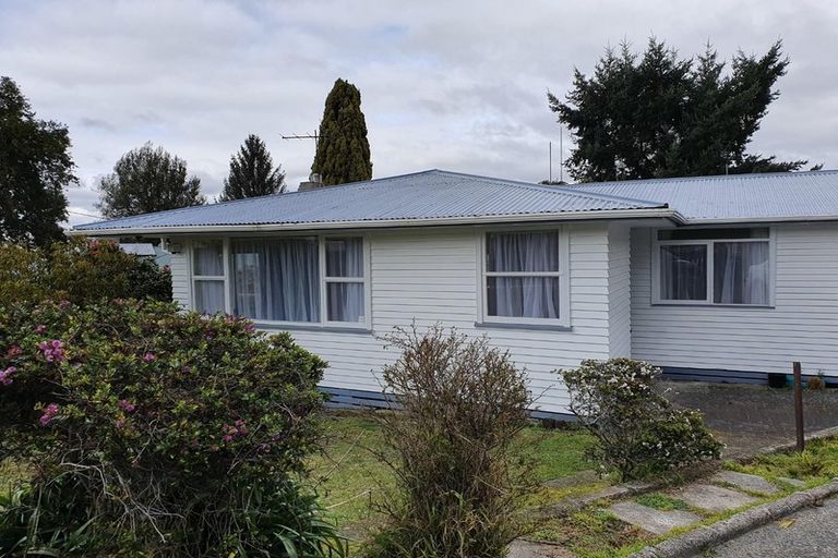 Photo of property in 40 Thomas Crescent, Western Heights, Rotorua, 3015