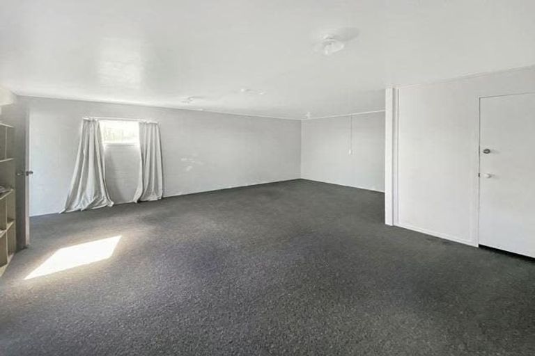 Photo of property in 24 Taroka Close, Pinehill, Auckland, 0632