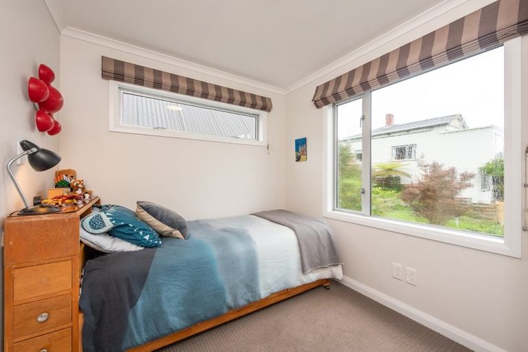 Photo of property in 42 Dorking Road, Brooklyn, Wellington, 6021