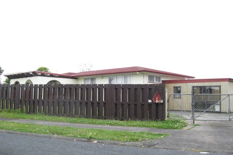 Photo of property in 2 Comet Crescent, Mangere, Auckland, 2022