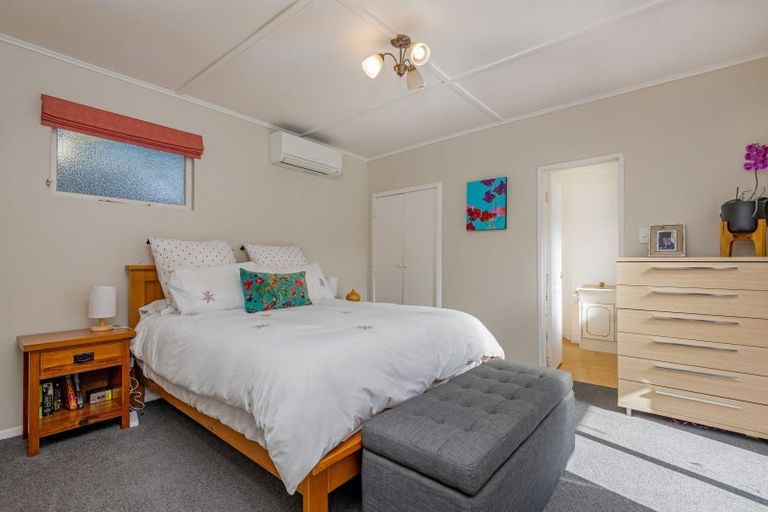 Photo of property in 4 Williams Terrace, Fitzherbert, Palmerston North, 4410